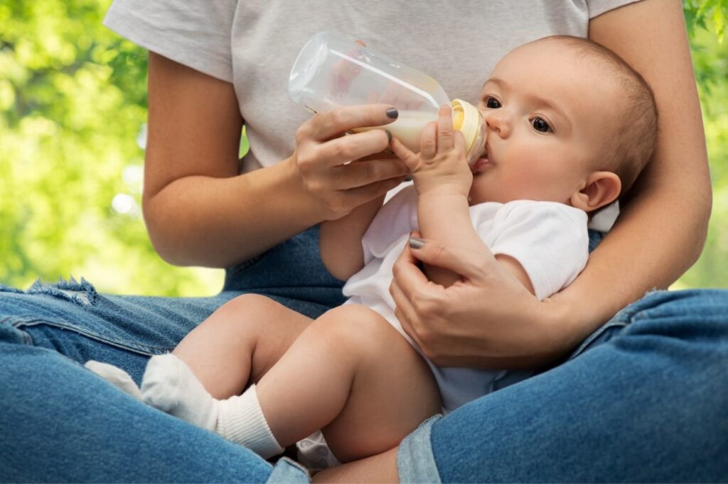 Formula Feeding And Breastfeeding: What is Best for Your Baby? 2 Woman feeding milk to baby in a bottle