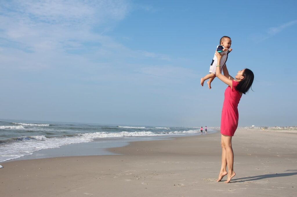Ideas for Creating Wonderful Memories with Your Mom on Mother's Day 2 Mother and daughter in a beach 1