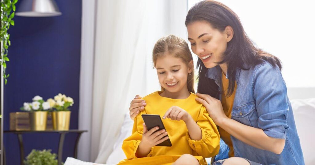 How Much Screen Time Is Too Much for your Kid? 6 Using Mobile Phone With Parent