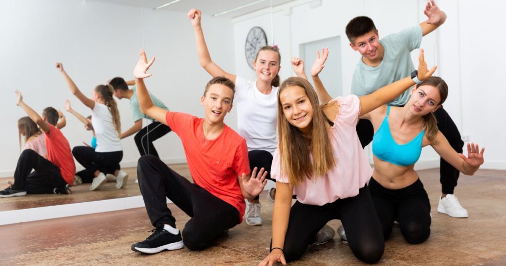 Build a Teenage Fitness Plan That Works 3 Teens dancing